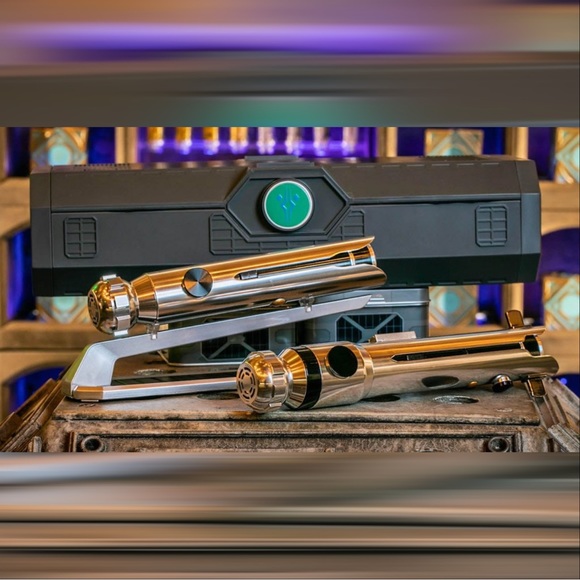 Star Wars Galaxy's Edge Ahsoka Tano Clone Wars Legacy Lightsabers and Blades Set - Picture 16 of 16